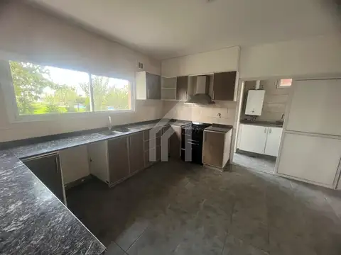 Casa en Venta en El Canton, USD 240.000
