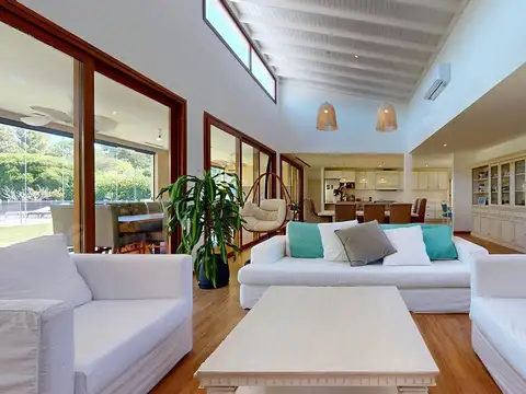 CASA EN VENTA CAMPO DE ROCA 1 CON 5 DORMITORIOS