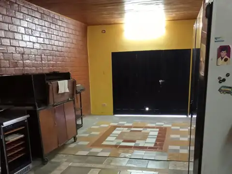 EXCELENTE GALPON DE 230 METROS EN 3 PLANTAS EN PERFECTAS CONDICIONES