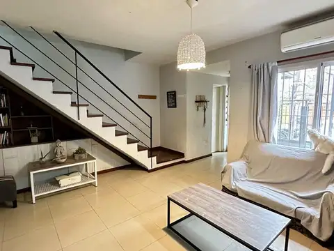 Depto Tipo Casa en Venta con 1 cocheras