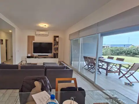 Casa 4 ambientes con 4 baños