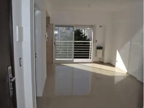 DEPARTAMENTO 2 AMBIENTES CON PATIO Y BALCON A ESTRENAR