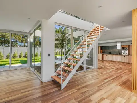 Casa 5 ambientes con 4 baños