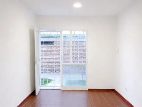 Casa 4 ambientes con 1 baño
