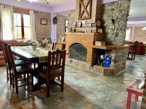 CASA 5 DORMITORIOS VENTA CAMPO QUIJANO CON PILETA