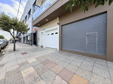ALQUILER 36 MESES LOCAL COMERCIAL DE AMPLIAS DIMENSIONES, ZONA HPC