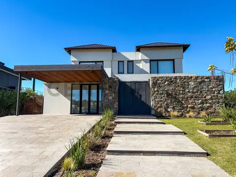 Casa en venta en La Calesa, Pilará —  vista al lago y al golf