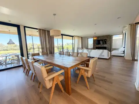 Casa 7 ambientes con 6 baños