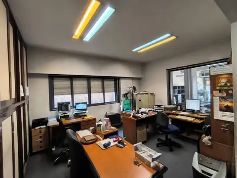 Dos lotes con local comercial sobre Av. Rivadavia