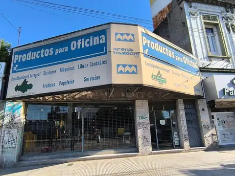 Dos lotes con local comercial sobre Av. Rivadavia