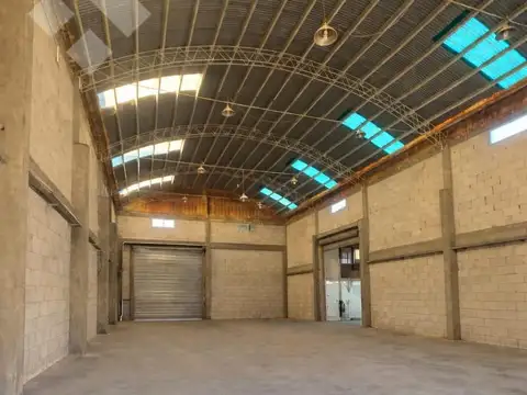 En Alquiler | Galpon de 288 m2 | Calle Pellegrini | Plottier