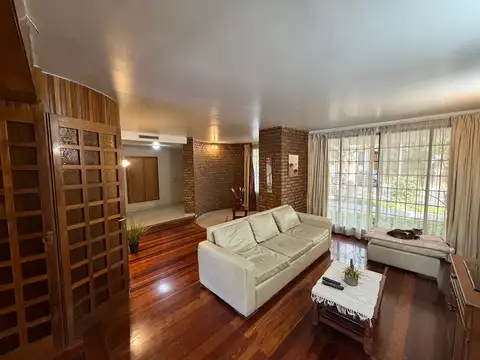 Casa 6 ambientes con 3 baños