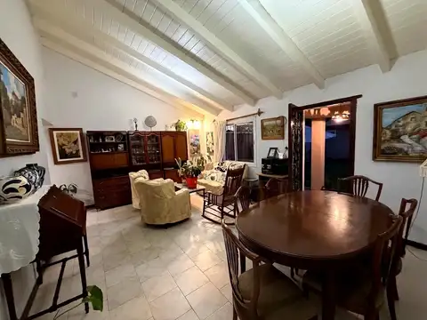 Casa 6 ambientes con 2 baños