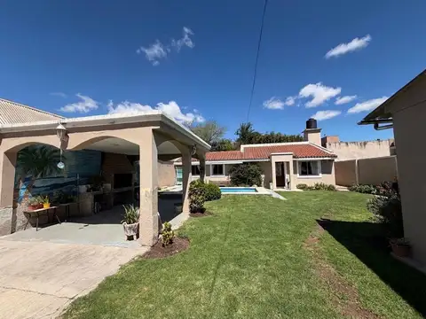 VENTA CASA VILLA ALLENDE, BARRIO LOMAS ESTE. UNA PLANTA. 3 DORM