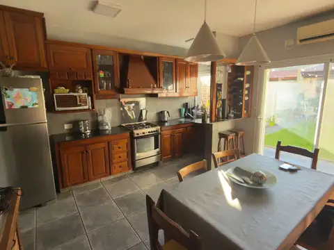 Casa 4 ambientes con 3 baños