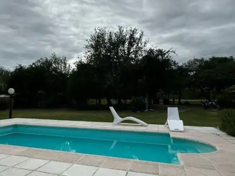 Casa 9 ambientes con 5 baños