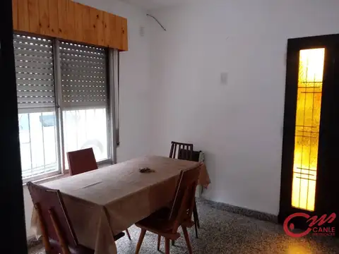 Casa 4 ambientes con 2 baños