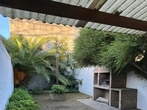 Depto Tipo Casa en Venta con 1 cocheras
