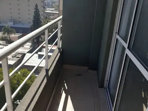 1 amb. a estrenar de 25mts2 al c/frente con balcón. Vista panorámica! Excelente ubicación!