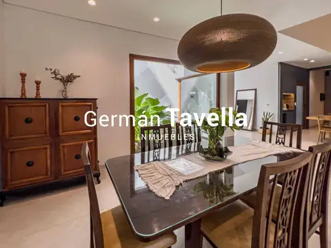 Casa en Venta con 3 cocheras