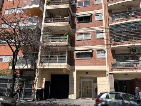 VENTA 3 ambientes ,patio, balcón y cochera Caballito