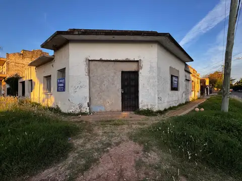 APTO CREDITO - NUEVO VALOR -  INMUEBLE CON DOS VIVIENDAS Y LOCAL