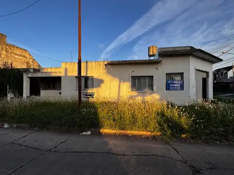 APTO CREDITO - NUEVO VALOR -  INMUEBLE CON DOS VIVIENDAS Y LOCAL