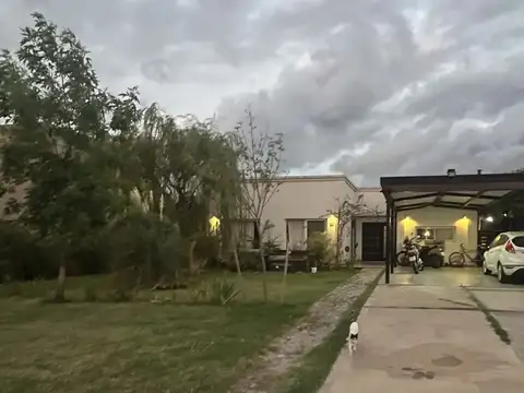 Casa en Venta con 2 cocheras
