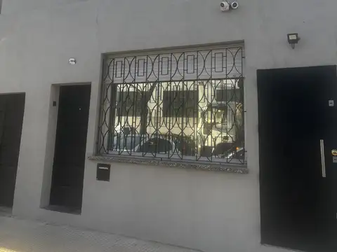 Casa- Oficina - depósito en Mataderos! Usos múltiples.