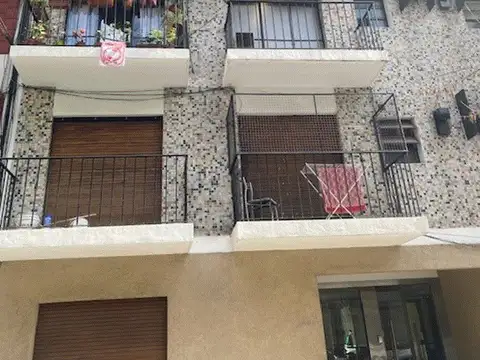 2 AMBIENTES AL FRENTE CON BALCON EXCELENTE ESTADO CONTRATO PROFESIONAL