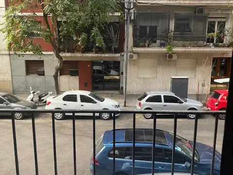 Cespedes 2400, Piso 1