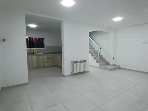 Casa 4 ambientes con 1 baño