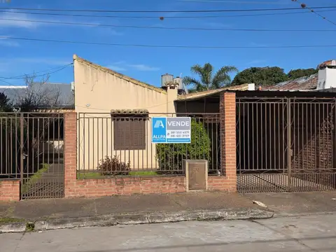 Casa de 3 dormitorios en VENTA en Barrio Viajantes, Yerba Buena, a metros de la Av. Perón