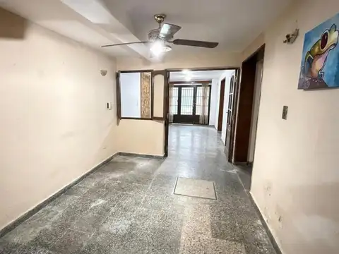 Casa 7 ambientes con 1 baño