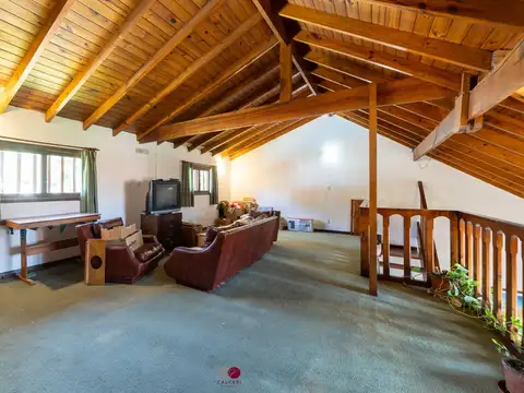 Casa 4 ambientes con 2 baños