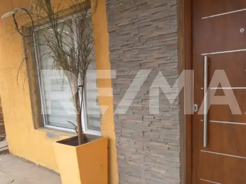 CASA 2 DORMITORIOS EN 2 PLANTAS CUTRAL CO