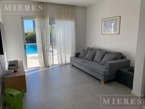 Casa en venta El Cantón Barrio Puerto sobre lote Interno