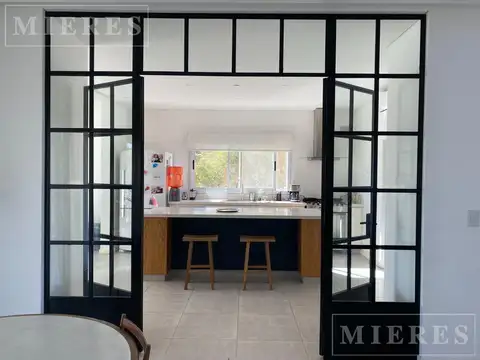 Casa en venta El Cantón Barrio Puerto CON RENTA sobre lote Interno