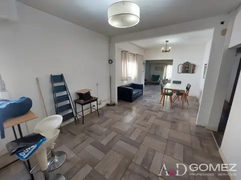 Casa en Venta con 3 cocheras