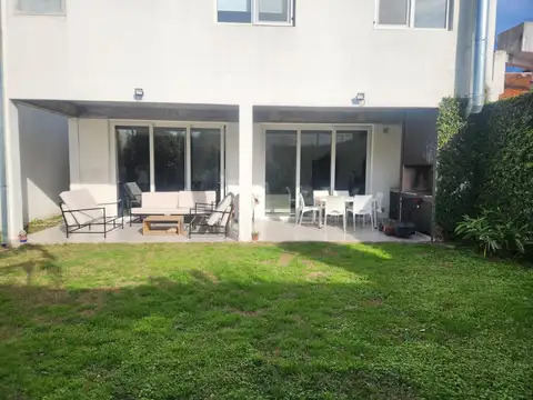 Casa en Alquiler con 1 cochera