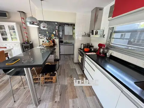 Casa 6 ambientes con 3 baños