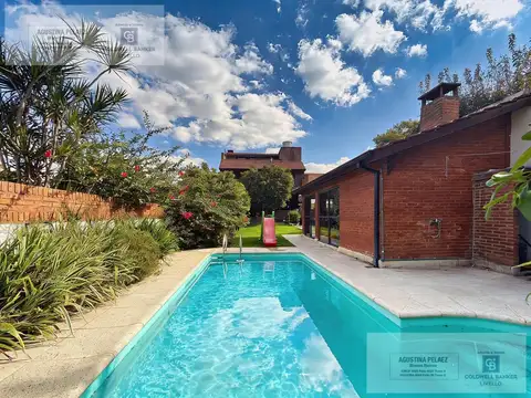 Casa en Venta con 4 cocheras