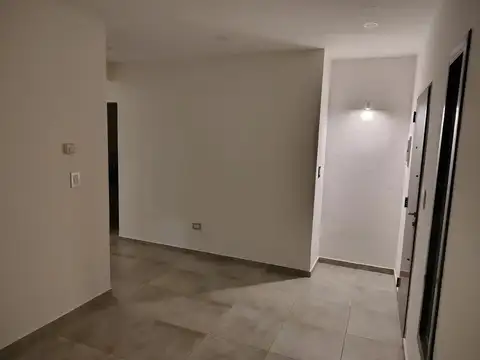 Casa en Alquiler con 3 cocheras