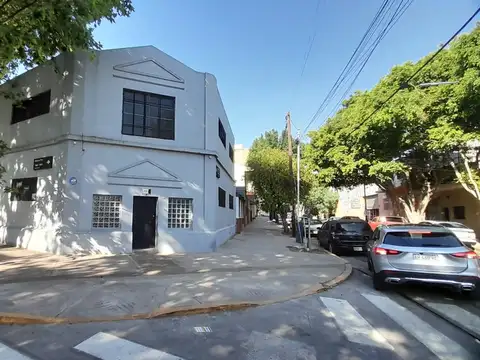Excelente Lote propio en esquina 360 m2 cubiertos en 2 plantas