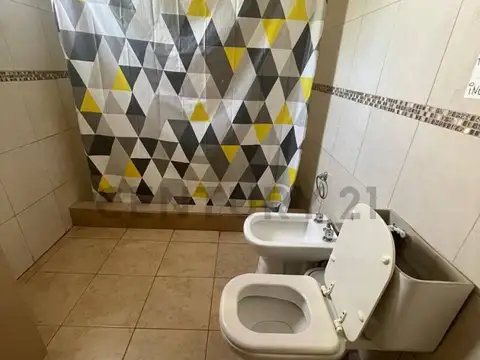 Venta - Casa de 2 dormitorios en Barrio Los Robles - Pérez