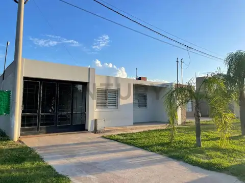Venta - Casa de 2 dormitorios en Barrio Los Robles - Pérez