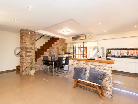 Casa 4 ambientes con 1 baño