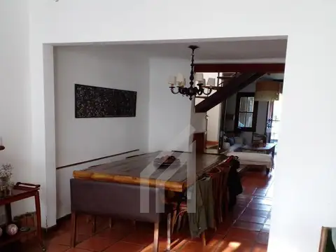 Casa 5 ambientes con 3 baños