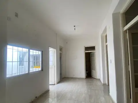 Adolfo P Carranza 2800, Piso PB