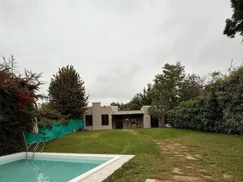 Casa en Venta con 2 cocheras